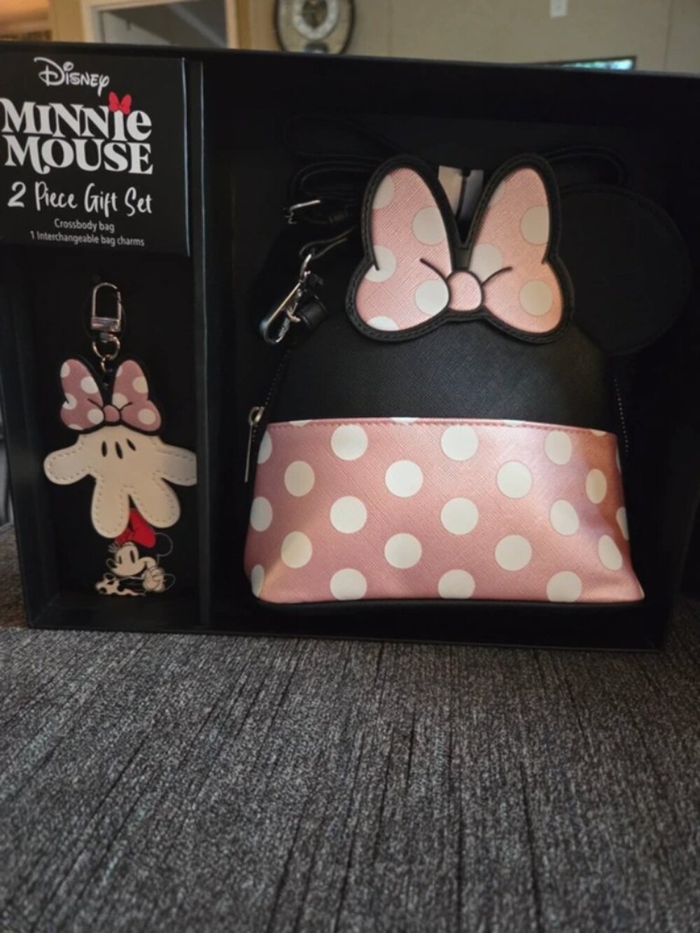 New in box Minnie Mouse 2pc set